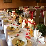 Oberza Pod Roza Restauracja, Sauny, Jacuzzi Bed and Breakfast Nowy Targ
