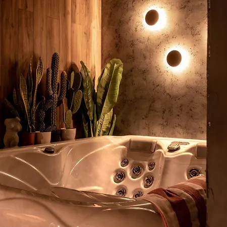 B&B Oberza Pod Roza Restauracja, Sauny, Jacuzzi 노비 타르그