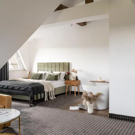 ベッド・アンド・ブレックファスト Oberza Pod Roza Restauracja, Sauny, Jacuzzi ノヴィ・タルク