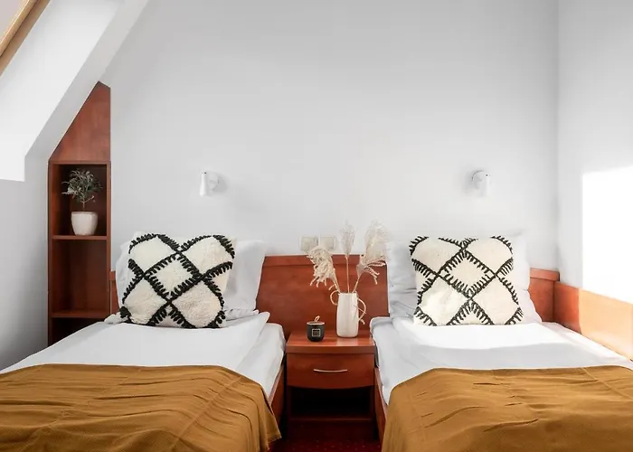 住宿加早餐酒店 Oberza Pod Roza Restauracja, Sauny, Jacuzzi 新塔尔格