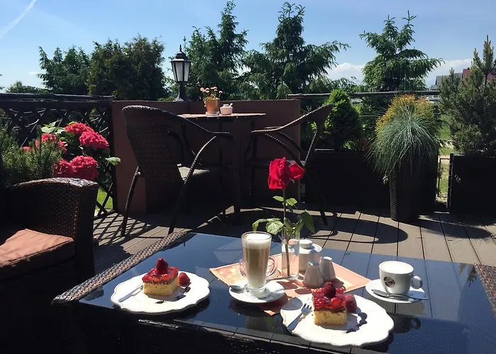 Oberza Pod Roza Restauracja, Sauny, Jacuzzi 住宿加早餐酒店 新塔尔格