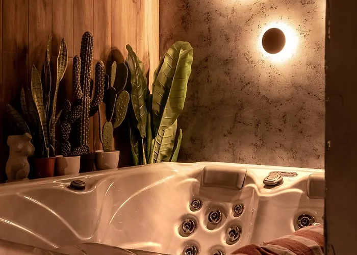 ベッド・アンド・ブレックファスト Oberza Pod Roza Restauracja, Sauny, Jacuzzi ノヴィ・タルク